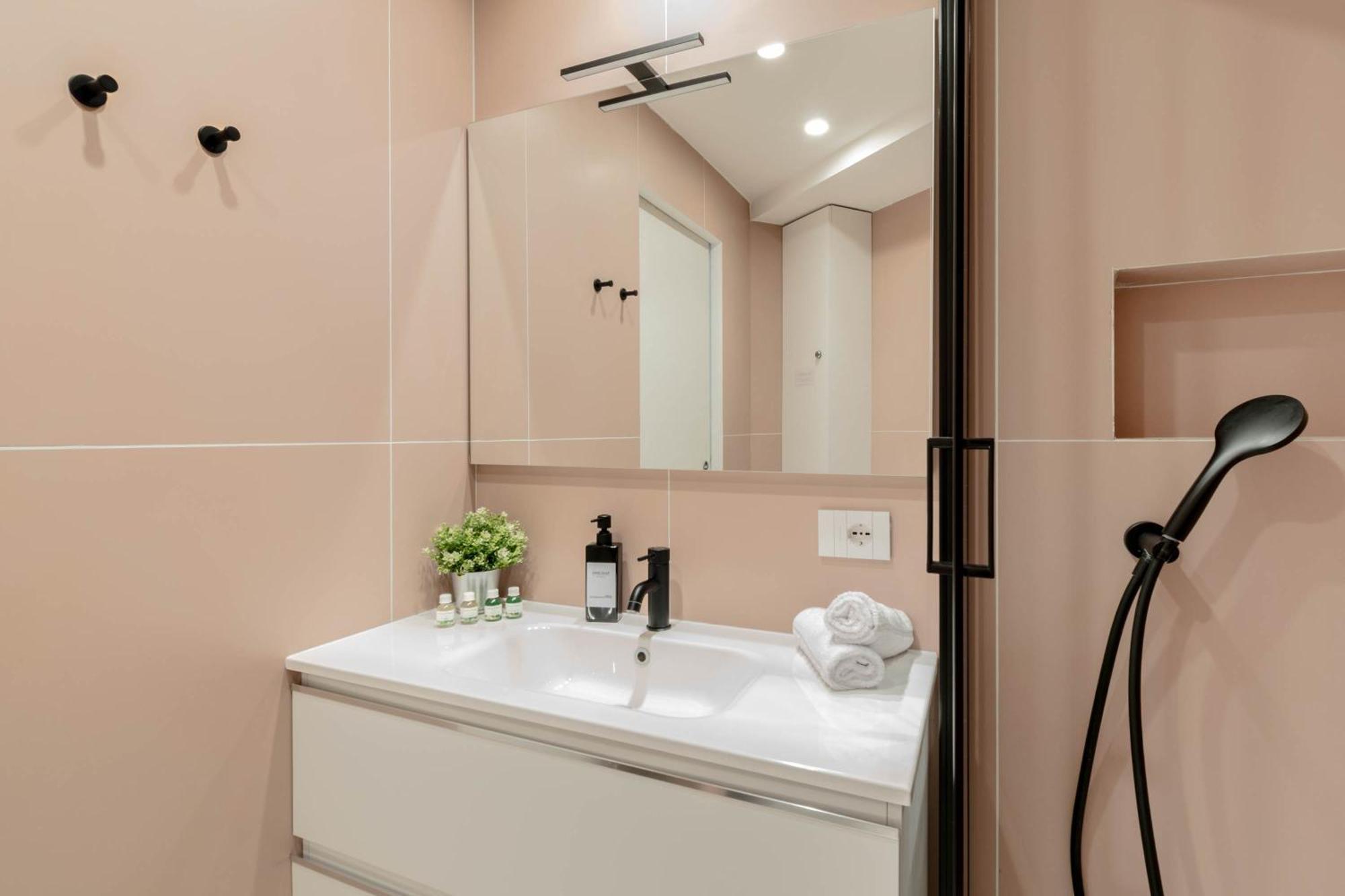 Design Suite 39 - Metropolitana M4 - Aeroporto Linate Milan Luaran gambar